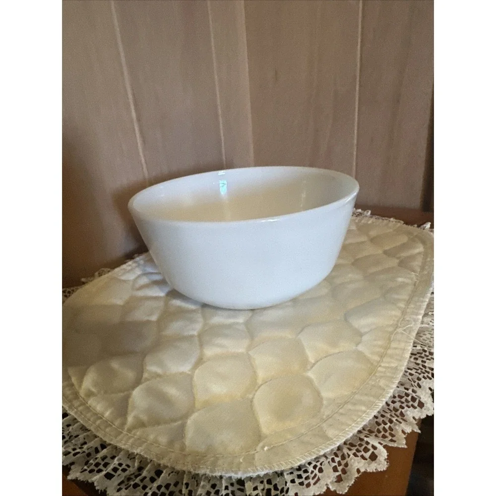Vintage‎ Anchor Hocking Fire King Large milk glass bowl Oven Safe.